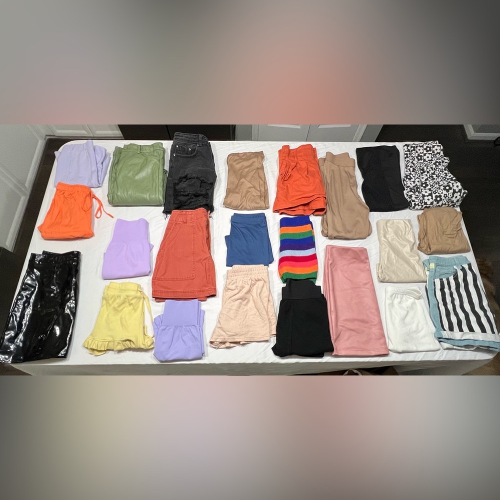 Women’s Size Small Bundle of 23 Bottoms